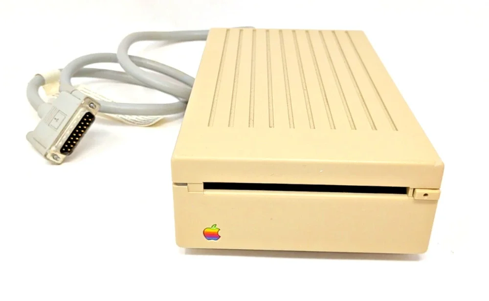 Apple 3.5” Drive A9M0106 Broken Vintage UNTESTED fast shipping